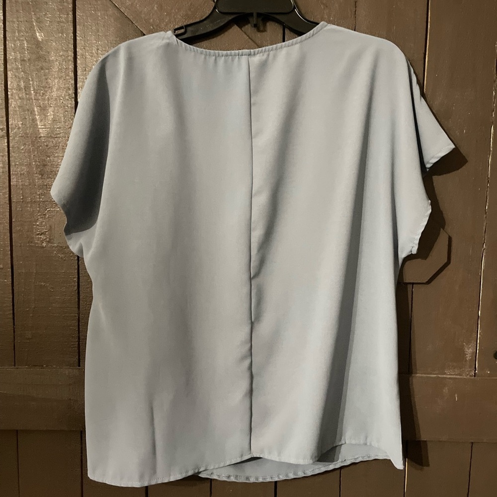 Light blue top - Picture 2 of 5